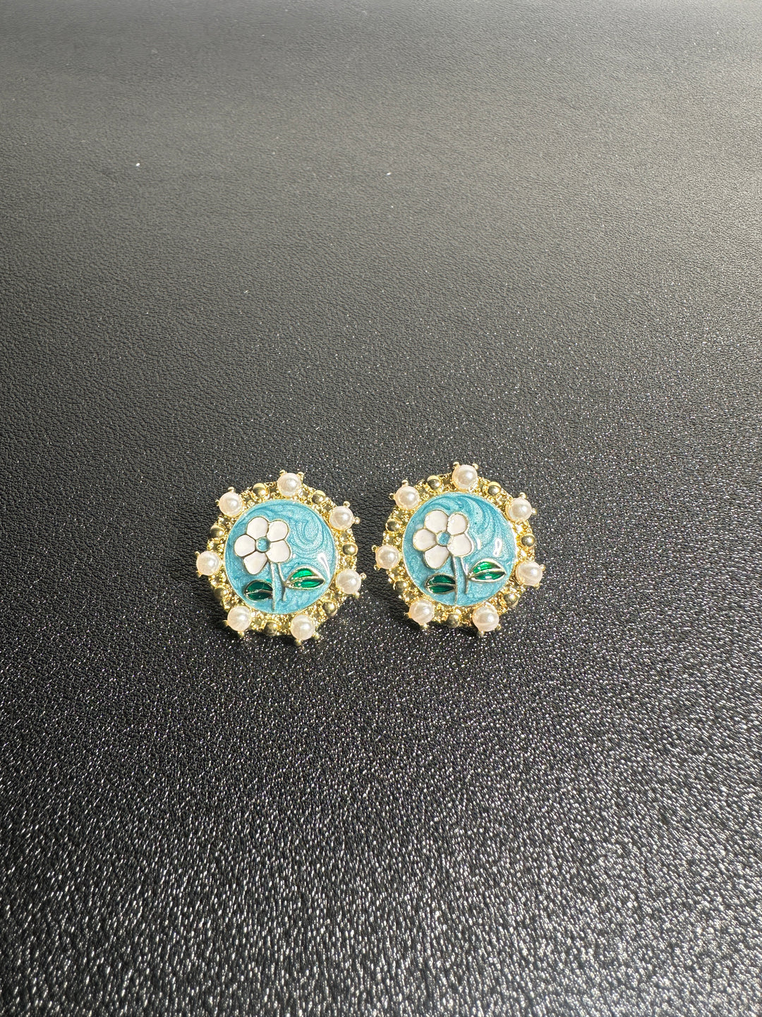 Vintage Earing E55